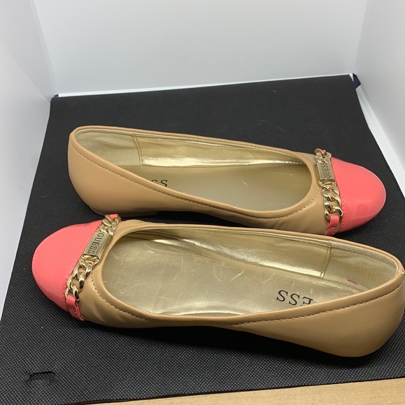 Ladies Guess Florette Flats Sz 6 EUC - Picture 2 of 6